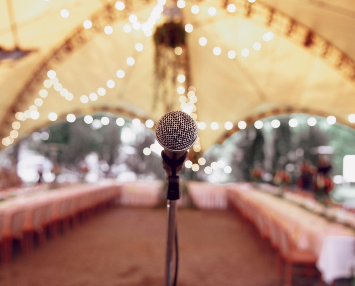 Діджей та обладнання